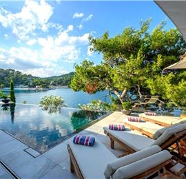 Spectacular 4 Bedroom Luxury Villa with Infinity Pool on Brac Island, sleeps 8